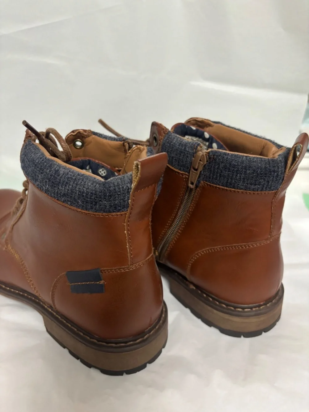 Men boots size 9